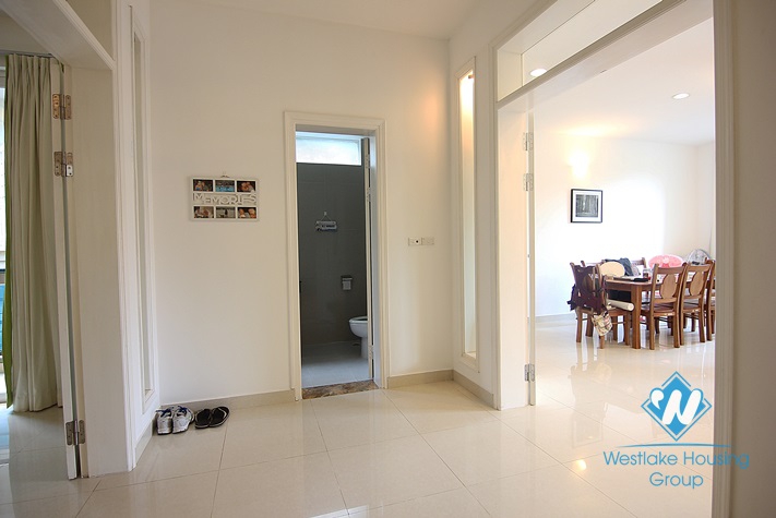 Splendid villa for rent on the lake in Tay Ho, Hanoi 